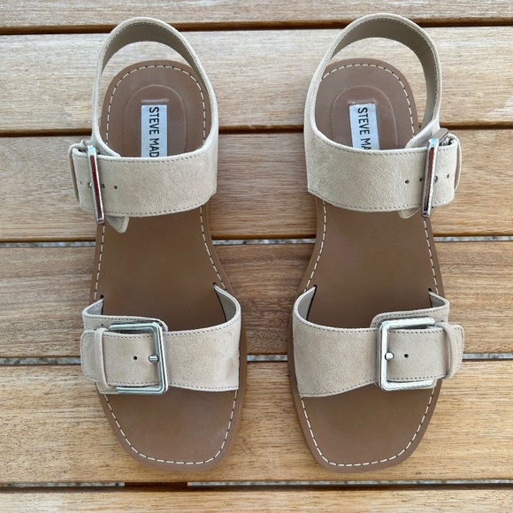 Steve Madden Sandals Santo Buckle Detailed Like New Color is Sand Size 8M - Picture 2 of 13